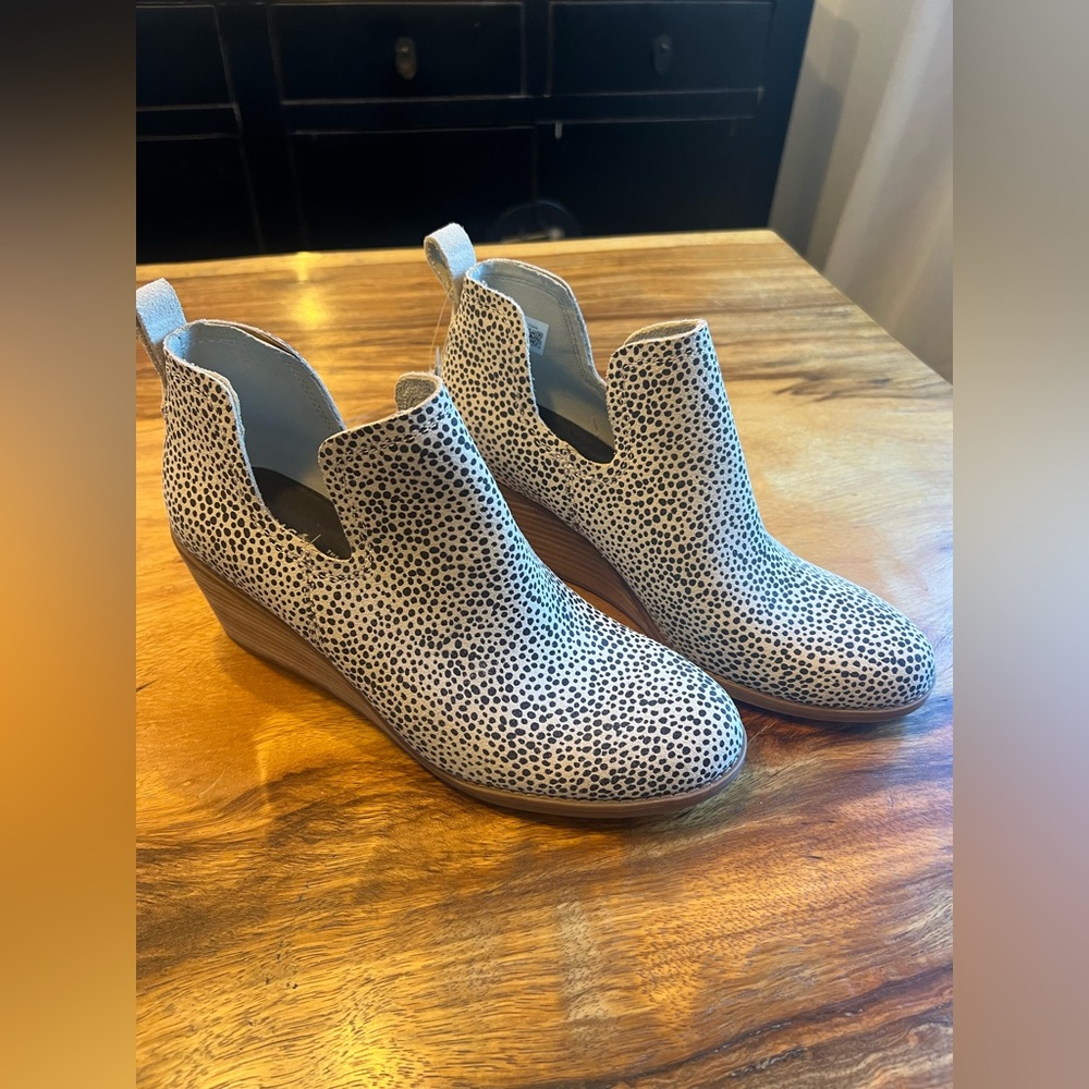 TOMS Kallie Macadamia Mini Cheetah Suede Shoes – Size 8 – NWT